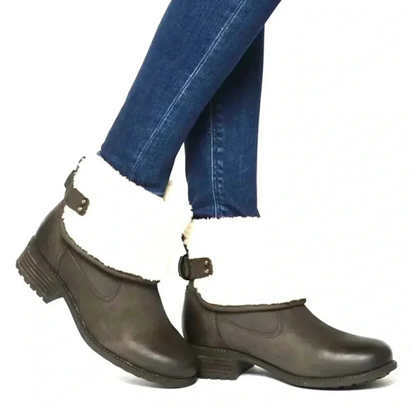 UGG Shoes - Ugg women’s ALDON water resistant leather boots stout dark brown US size 9